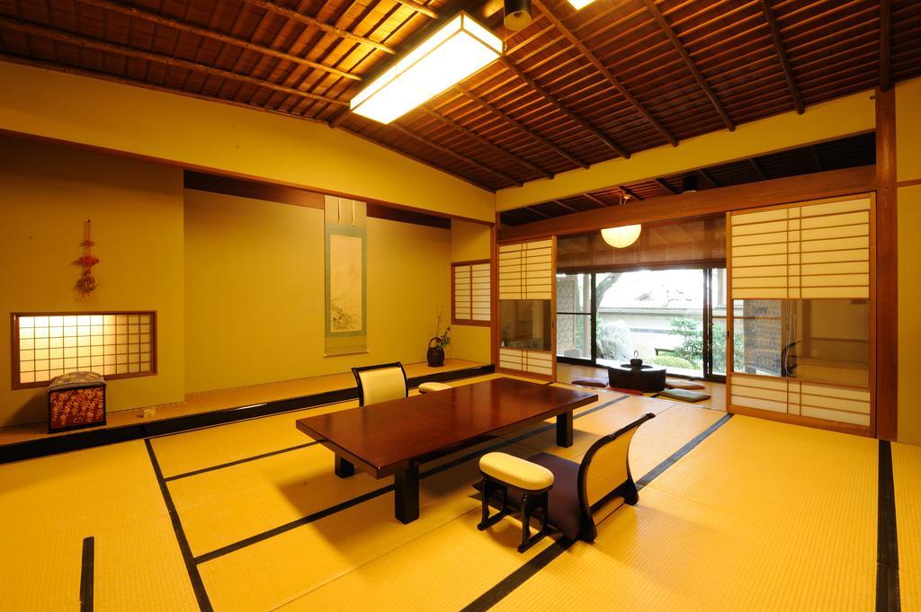 Готель Ryotei Ryokan Yasui Хіконе Номер фото